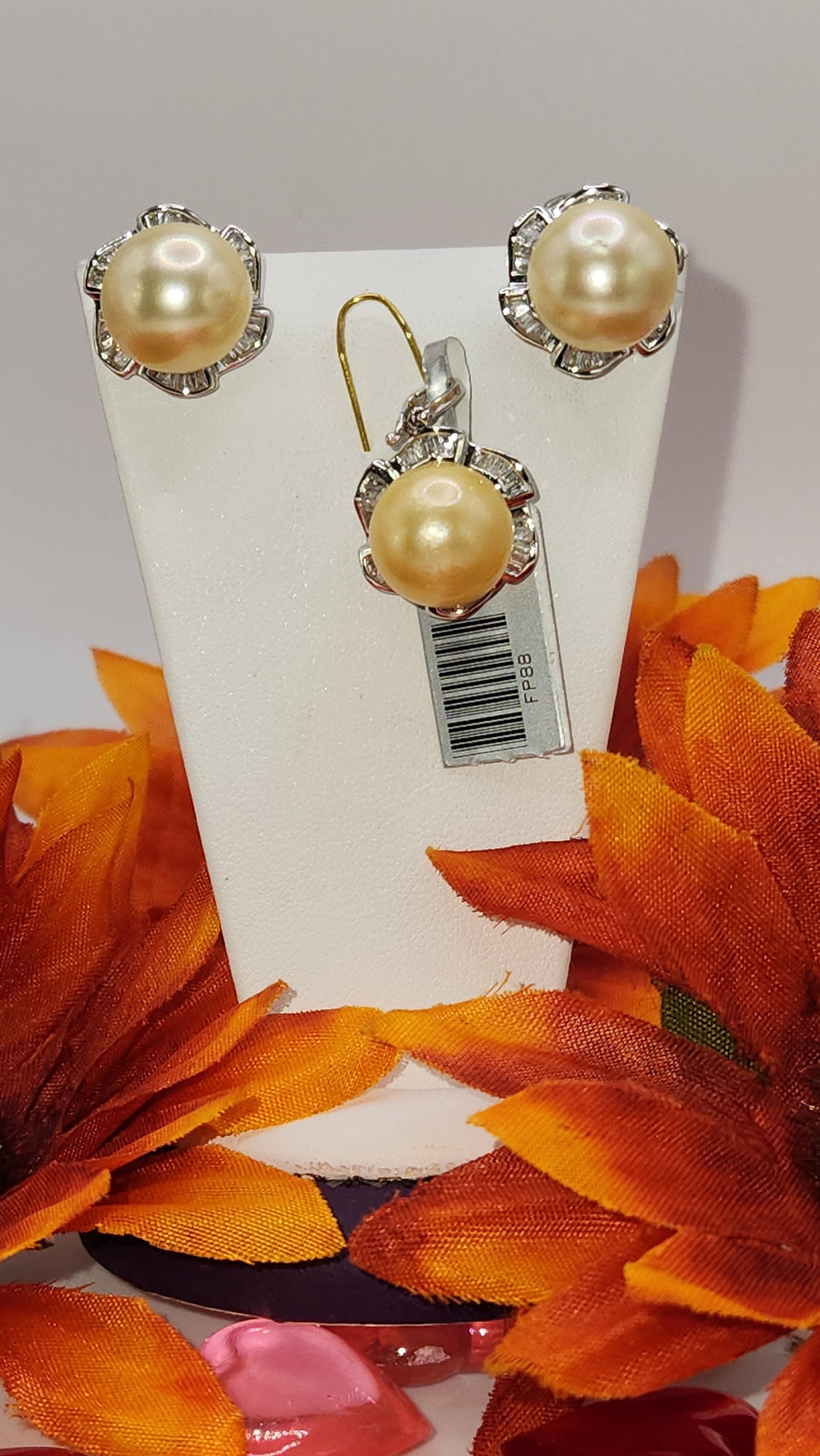 14k White Gold South Sea Pearl Earrings and Pendant