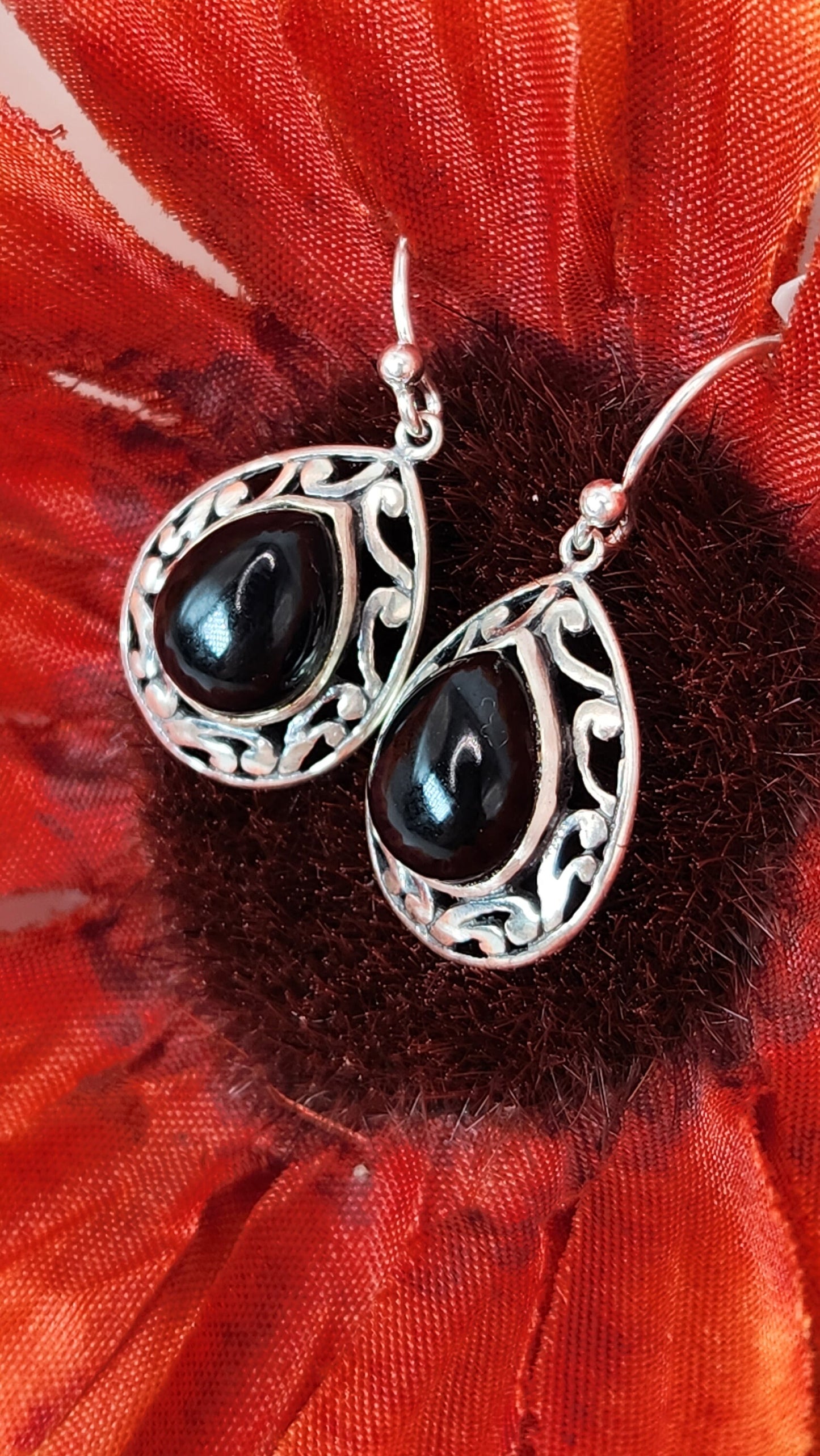 Onyx stone teardrop dangle earrings - silver